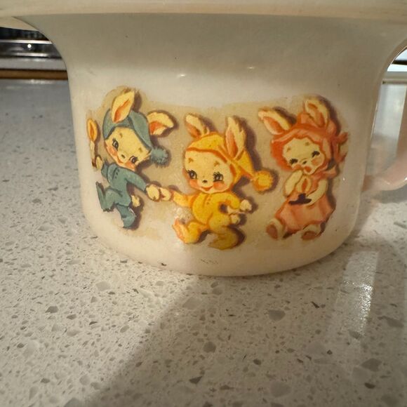 Vintage 1940's tots trainer plastic potty cream three bunnies 7" x 3" - Picture 3 of 5